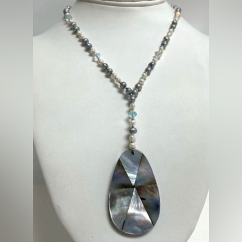Mother of pearl Australian crystal statement necklace